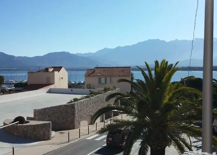 Апартаменты Studio 4 Personnes A Calvi, Toutes Commodites A Pied Кальви
